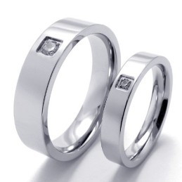 Bague En Titane De Forme Élégante Et Brillante, Réputée Pour Sa Qualité Supérieure