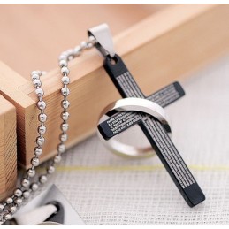 Pendentif Croix Classique En Titane Noir Pour Homme Avec La Sainte Bible