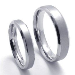 Bague En Titane Au Design Moderne Et Aux Couleurs Éclatantes Pour Une Longue Histoire