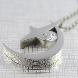 Collier Pendentif Lune Et Étoile En Titane Avec Zircon
