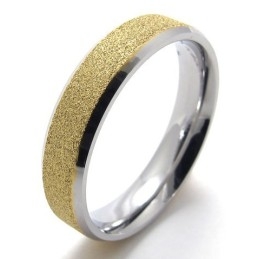 Bague En Titane Aux Couleurs Délicates Et Durables