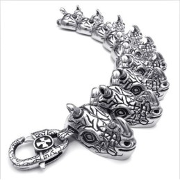 Bracelet En Titane De Qualité Fiable Et À La Technologie Sophistiquée Et Aux Couleurs Éclatantes
