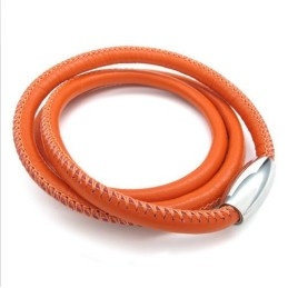 Collier En Cuir Titane D'Excellente Qualité Aux Couleurs Délicates Et Au Design Astucieux