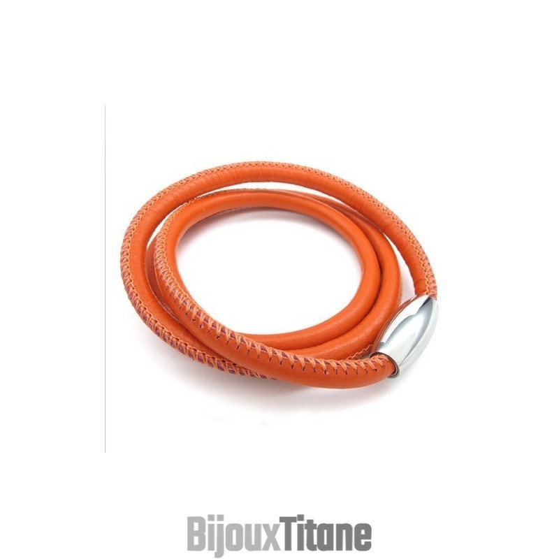 Collier En Cuir Titane D'Excellente Qualité Aux Couleurs Délicates Et Au Design Astucieux Collier En Cuir Titane D'Excellente Qualité Aux Couleurs Délicates Et Au Design Astucieux