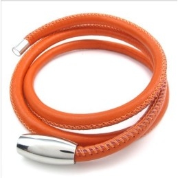 Collier En Cuir Titane D'Excellente Qualité Aux Couleurs Délicates Et Au Design Astucieux