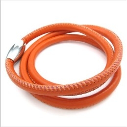 Collier En Cuir Titane D'Excellente Qualité Aux Couleurs Délicates Et Au Design Astucieux