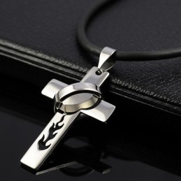 Collier Pendentif Croix En Titane Flamme Pour Garçon