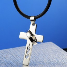 Collier Pendentif Croix En Titane Flamme Pour Garçon