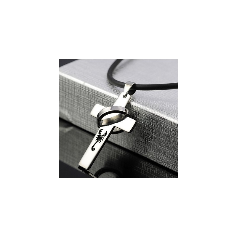 Collier Pendentif Croix En Titane Le Roi Scorpion