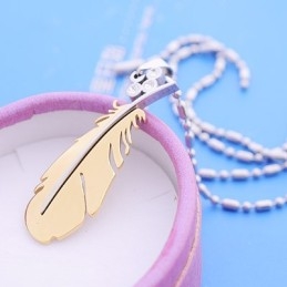 Collier Pendentif Plume Volante En Titane Tendance