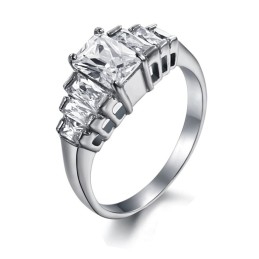 Bague En Titane Pour Femme De Qualité Stable Avec Strass