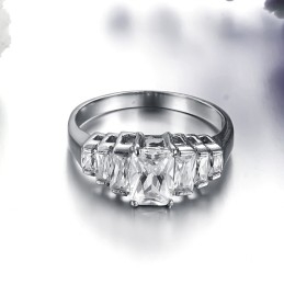 Bague En Titane Pour Femme De Qualité Stable Avec Strass
