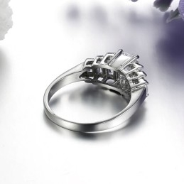 Bague En Titane Pour Femme De Qualité Stable Avec Strass