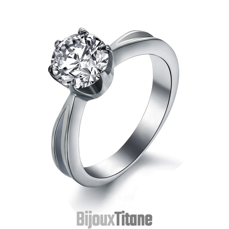 La Reine De La Bague Féminine En Titane Avec Strass La Reine De La Bague Féminine En Titane Avec Strass