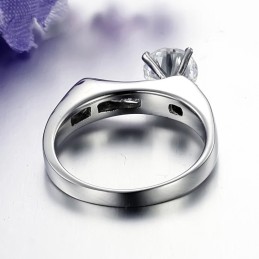 Bague En Titane Pour Femme De Qualité Stable Avec Strass