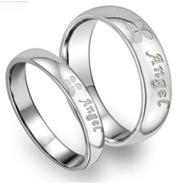 Bague En Titane En Forme De Trèfle De Qualité Supérieure Pour Les Amoureux