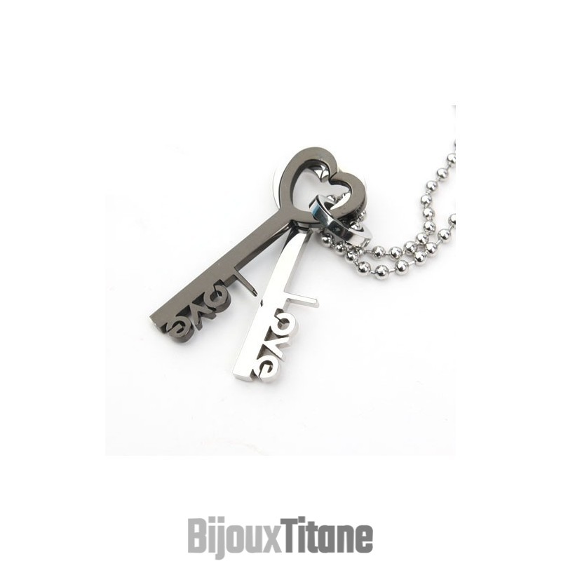 Collier Pendentif En Titane Avec Clé D'Amour Et Amoureux Collier Pendentif En Titane Avec Clé D'Amour Et Amoureux