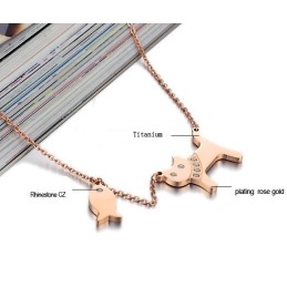 Collier En Titane « Cats Eat Fish » Vendu Dans Le Monde Entier