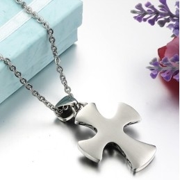 Collier En Titane Avec Croix À Grande Variété