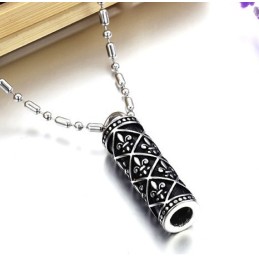 Collier En Titane De Style National De Renommée Mondiale
