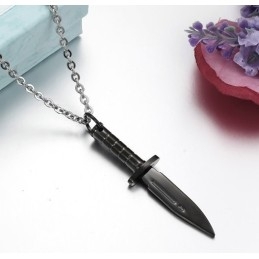 Collier En Titane Avec Poignard Facile À Utiliser