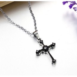 Collier Croix En Titane Pour Femme D'Excellente Qualité Avec Strass