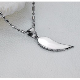 Le Collier En Titane En Forme D'Eyas, Le Roi De La Quantité