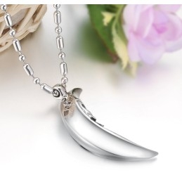 Collier En Titane En Forme De Lune Pour Homme De Haute Qualité