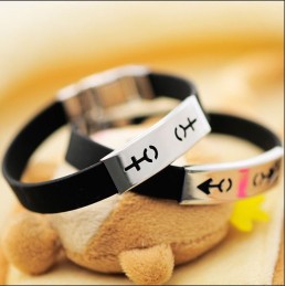 Bracelets En Titane Avec Symboles Pour Couples Hommes Et Femmes