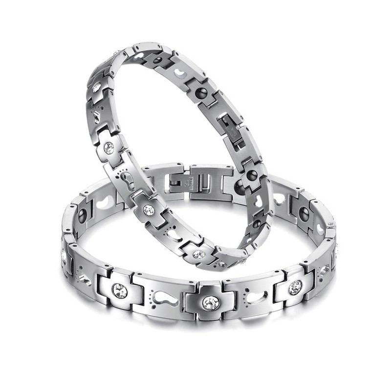 Le Bracelet En Titane De Qualité Pour Les Amoureux Avec Strass Le Bracelet En Titane De Qualité Pour Les Amoureux Avec Strass