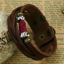 Bien Connu Pour Son Bracelet En Cuir Et Titane De Haute Qualité