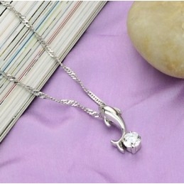 Collier En Titane Plaqué Platine En Forme De Dauphin Féminin Avec Diamant, De Renommée Mondiale