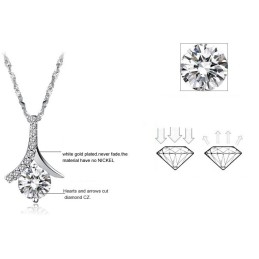 Collier En Titane Plaqué Pour Femme D'Excellente Qualité Avec Diamant