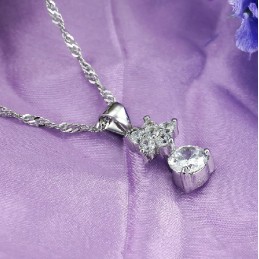 Collier En Titane Plaqué Platine Avec Strass, La Reine De La Qualité Féminine