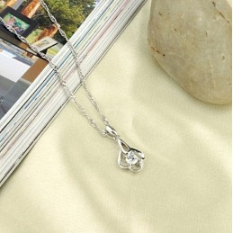 Collier En Titane Plaqué Pour Femme Avec Diamant, Qualité Et Quantité Garanties