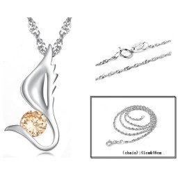 Collier En Titane Plaqué Platine En Forme D'Aile Féminine Avec Diamant, La Reine De La Qualité