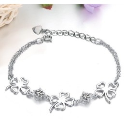 Bracelet En Titane Plaqué Platine Avec Diamants En Forme De Trèfle Pour Femme, La Reine De La Qualité