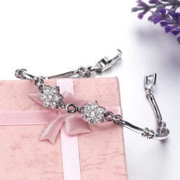 Bracelet En Titane Plaqué Platine Avec Diamants En Forme De Fleur De Prunier Pour Femme, La Reine De La Qualité