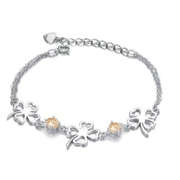 Bracelet En Titane Plaqué Platine En Forme De Trèfle Pour Femme D'Excellente Qualité