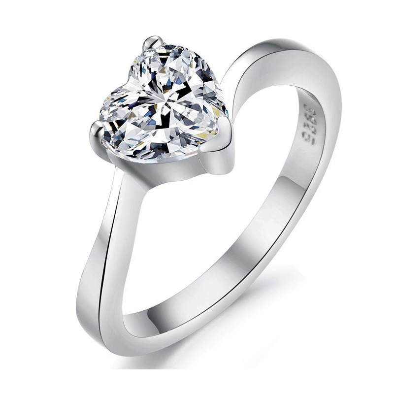 Bague En Titane Plaqué Platine Avec Strass Pour Femme, La Reine De La Qualité Bague En Titane Plaqué Platine Avec Strass Pour Femme, La Reine De La Qualité