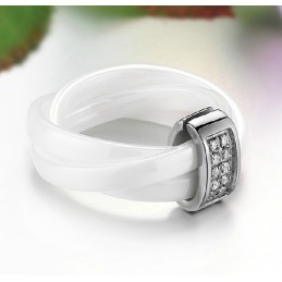 Bien Connu Pour Sa Bague En Céramique Tungstène De Haute Qualité Avec Strass