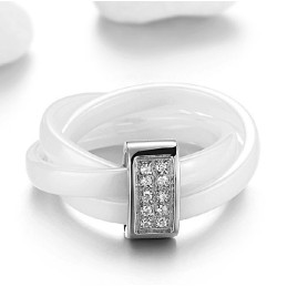 Bien Connu Pour Sa Bague En Céramique Tungstène De Haute Qualité Avec Strass