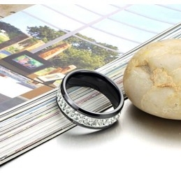 Bague En Céramique Tungstène Noire À Performances Fiables Avec Strass