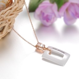 Collier En Céramique Tungstène De Forme Carrée Pour Femme De Renommée Mondiale