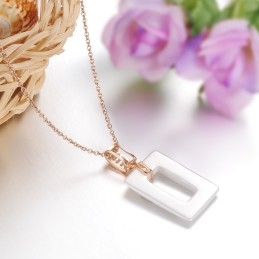 Collier En Céramique Tungstène De Forme Carrée Pour Femme De Renommée Mondiale