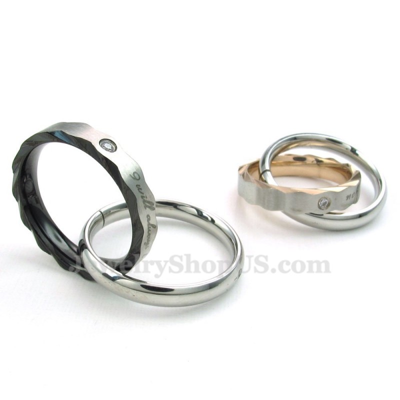 Collier Pendentif Couple En Titane Bicolore (Chaîne Offerte) (Une Paire) Collier Pendentif Couple En Titane Bicolore (Chaîne Offerte) (Une Paire)