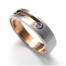 Bague En Titane Sertie De Diamants De 5 Mm Avec Bande De Cour Incrustée