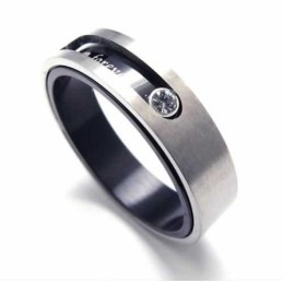 Bague En Titane Sertie De Diamants De 5 Mm Avec Bande De Cour Incrustée
