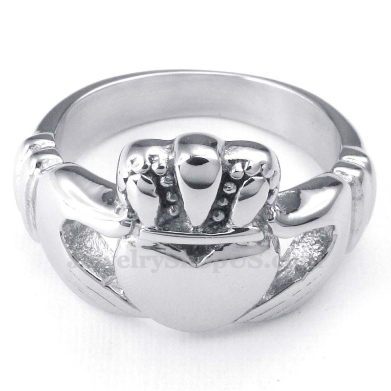 Bague En Titane Avec Cœur Et Mains Levées Bague En Titane Avec Cœur Et Mains Levées