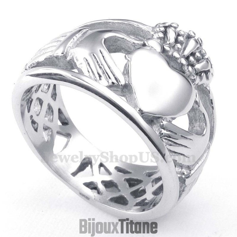 Bague En Titane Avec Cœur Et Mains Levées Bague En Titane Avec Cœur Et Mains Levées